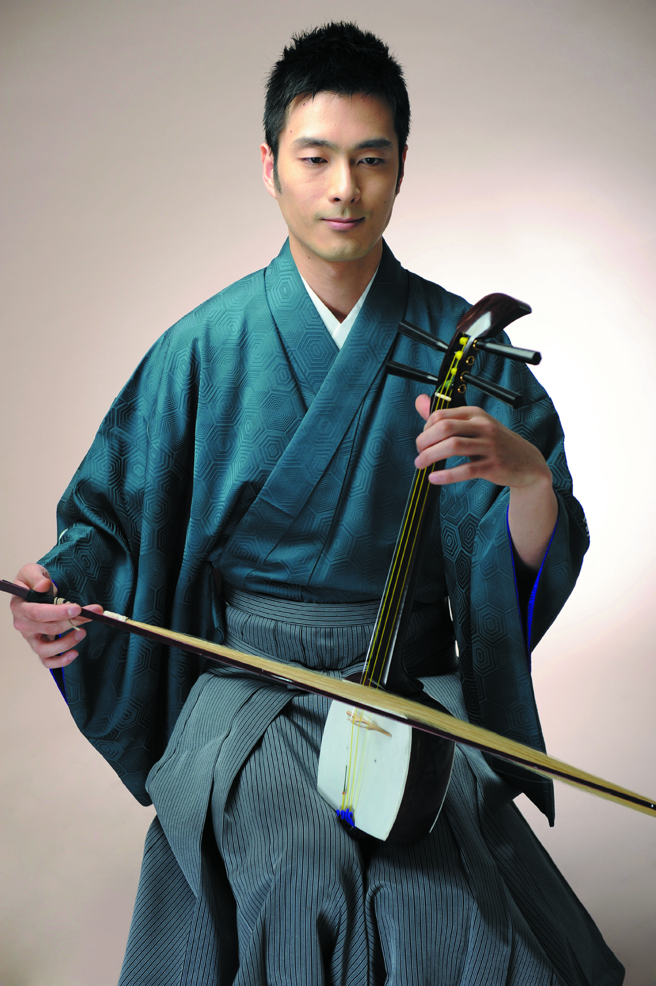 胡弓　入手困難有名作家作品 RK0BeBNvWlDLcHgPRItP.jpg